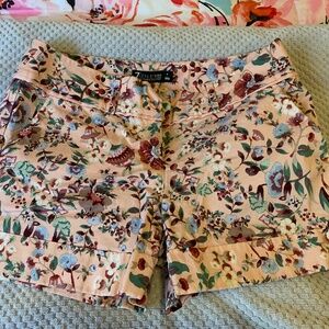 New York and Company 4th Avenue pink floral shorts, size 6